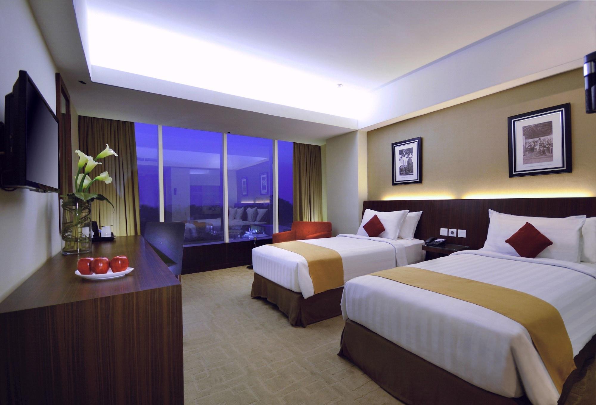 Aston Madiun Hotel & Conference Center Exterior foto