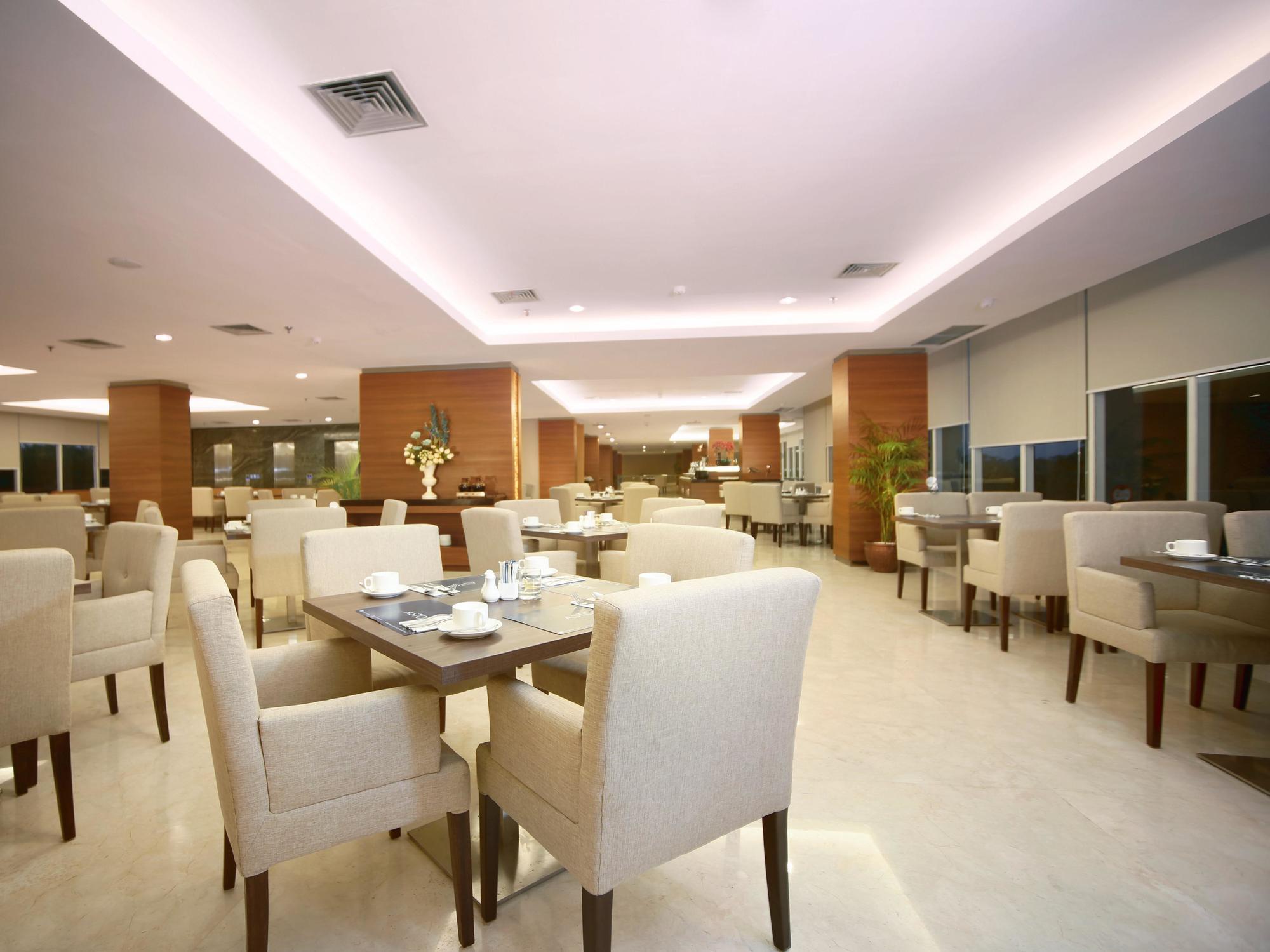 Aston Madiun Hotel & Conference Center Exterior foto