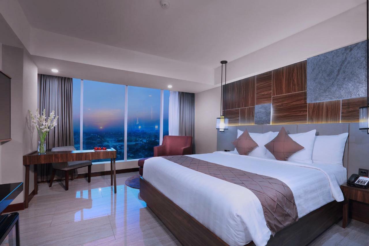 Aston Madiun Hotel & Conference Center Exterior foto